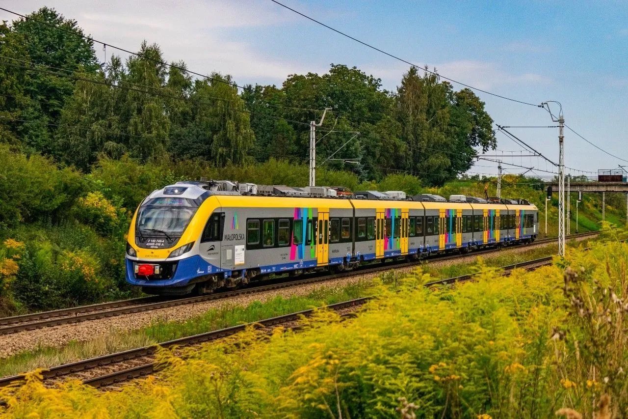 Obraz przedstawiający Pociągiem za złotówkę! Specjalne bilety na Dzień Dziecka i długi weekend